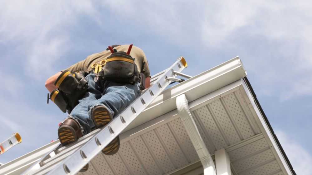 GG Roofers man working on gutters in Great Neck House